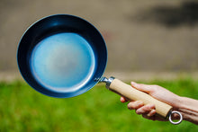 Load image into Gallery viewer, Frying pan (Oil-seasoned)
